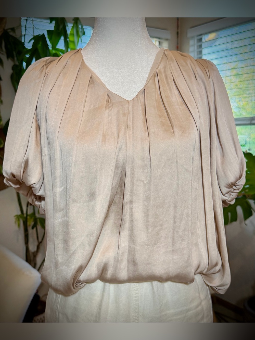ASTR Anthropologie Champagne Pleated SATIN Short Sleeve Blouse Women’s L